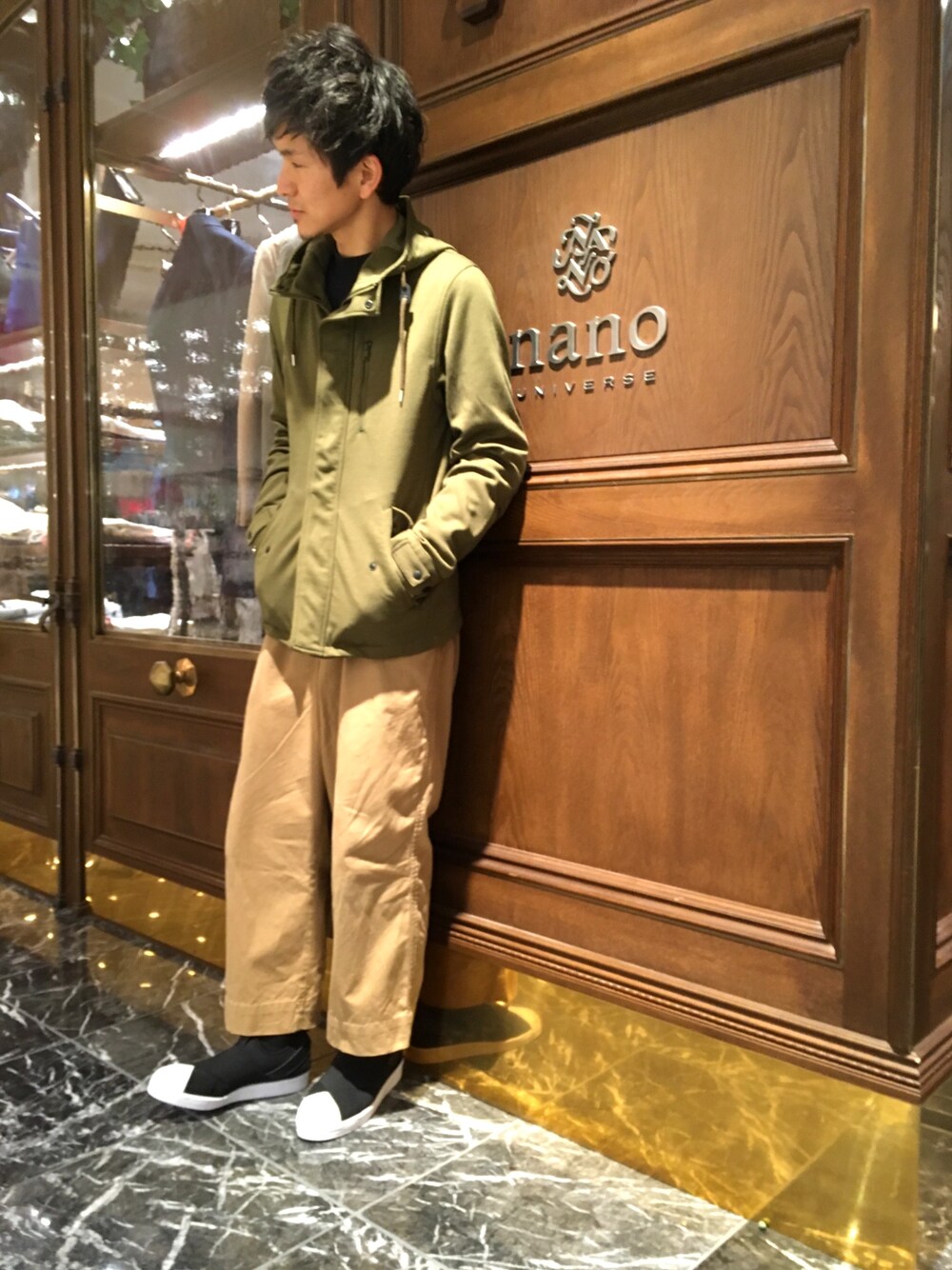 「ナノユニバース」｜「NANO universeのＴＲカットフードブルゾン（ブルゾン、グリーン系）」を使った、nano・universe 梅田 STAFFさん（メンズ・170cm）の春コーディネートの1枚目の写真