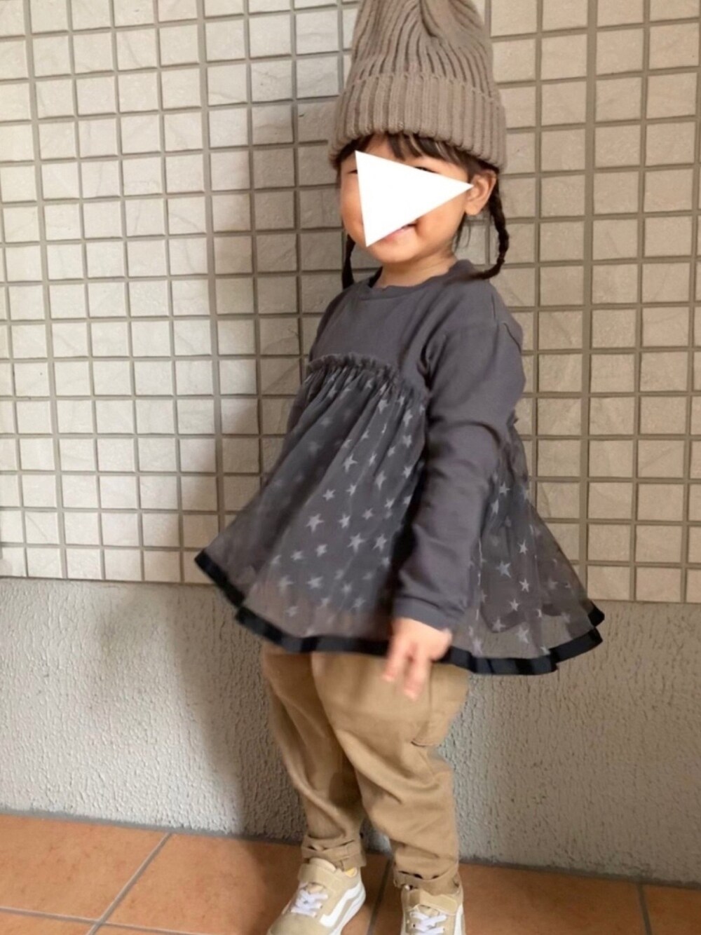 「BREEZEの星レースチュニック（チュニック、グレー系）」を使った、✴︎mashiko✴︎さん（キッズ・90cm）の秋コーディネートの1枚目の写真