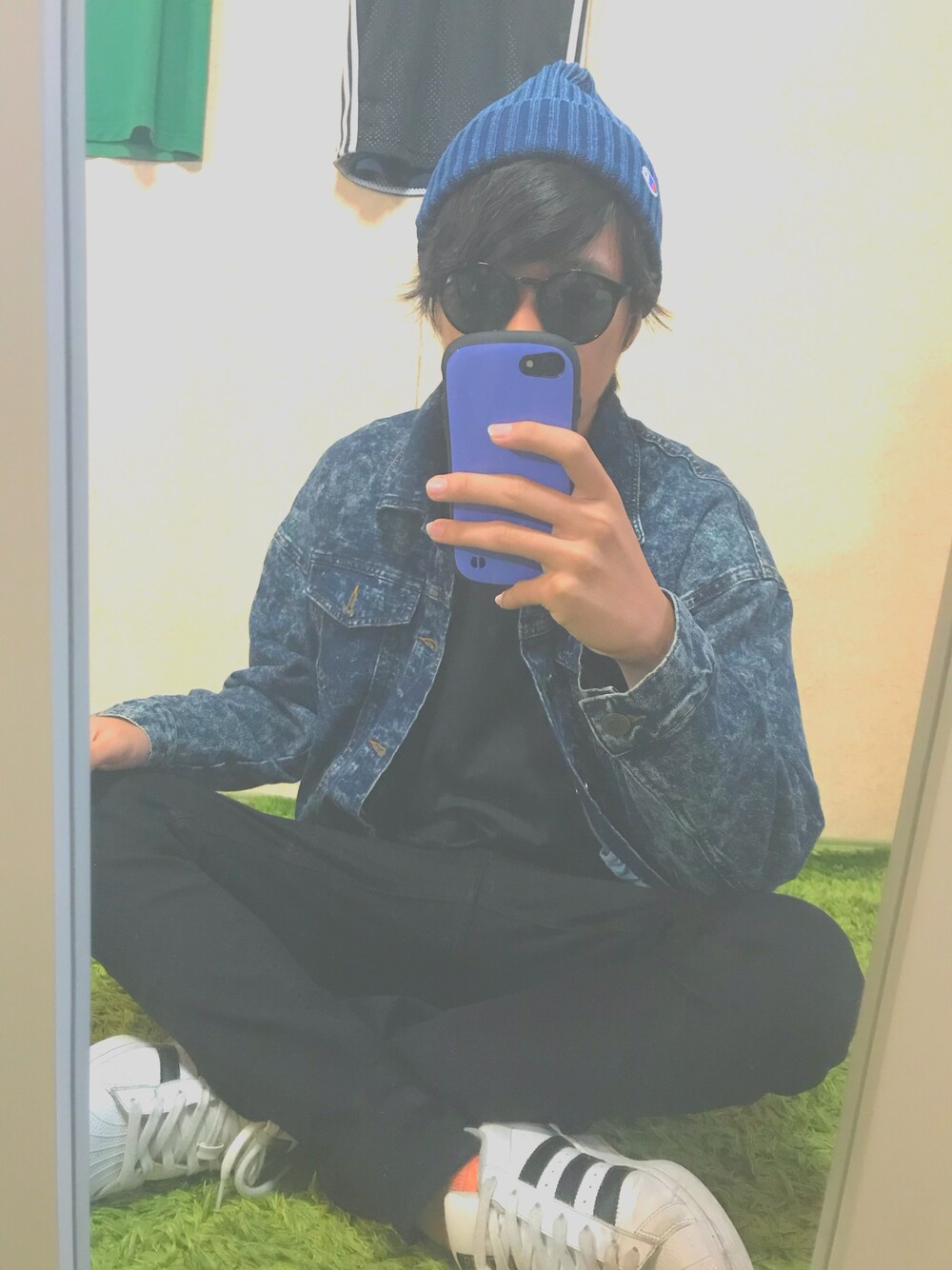 「秋のコーデ、カジュアル、スキニーパンツ、ブラック、ootd」｜「Championの【Champion】チャンピオンカコウワッチ（ニットキャップ/ビーニー、ブルー系）」を使った、Rさん（メンズ・168cm）の秋コーディネートの1枚目の写真