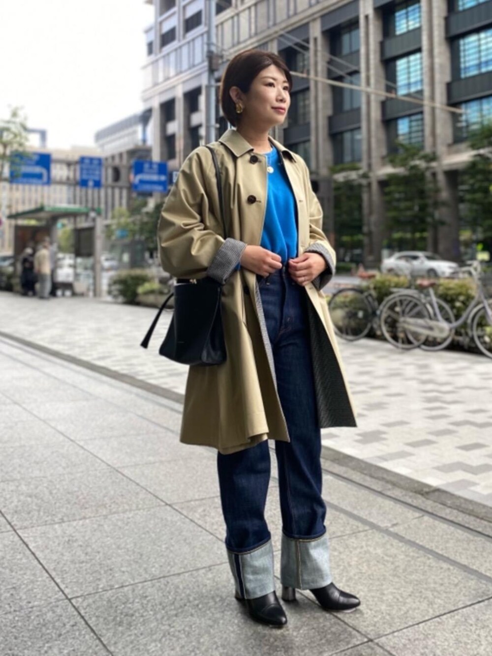 「アウター、シューズ、デニムパンツ、👟バッグ、ニット/セーター」｜「LEVI'S VINTAGE CLOTHINGの＜Levi’s（R) Vintage Clothing ＞ 701 デニムパンツ（デニムパンツ、ブルー系）」を使った、006963さん（レディース・154cm）の秋コーディネートの1枚目の写真