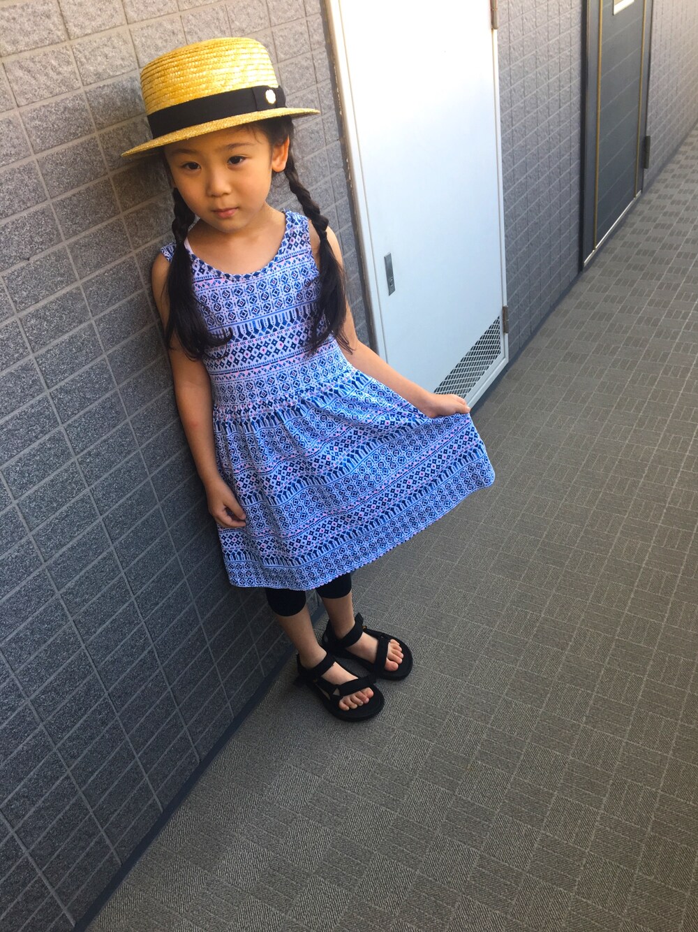 「キッズファッション、シンプルコーデ、プチプラコーデ、kids、teva、女の子コーデ」｜「H&Mのアイテム（ワンピース、ブルー系）」を使った、hina0824さん（キッズ・110cm）の夏コーディネートの1枚目の写真
