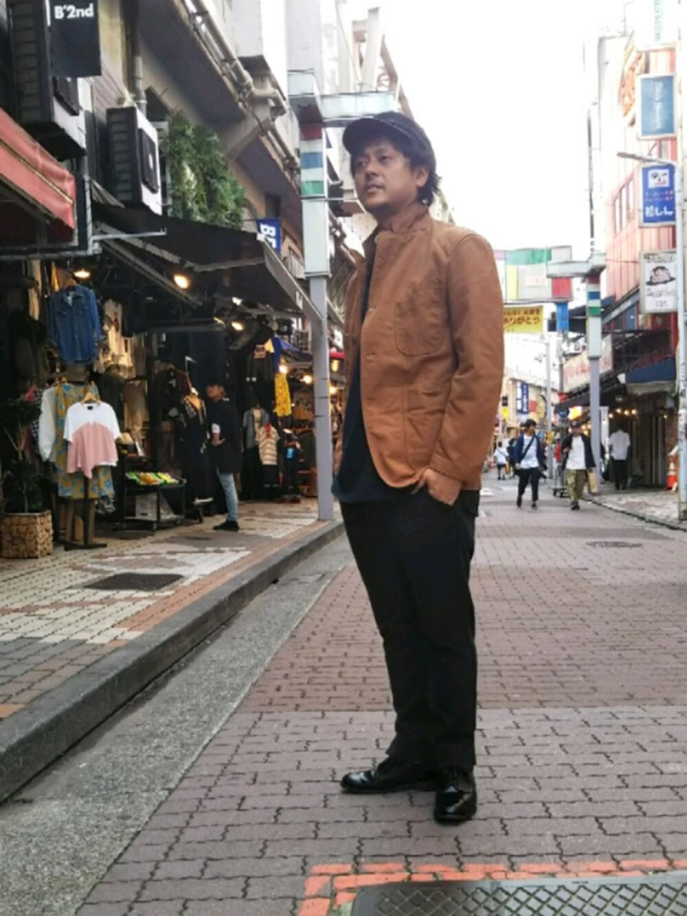 「カジュアル、ジャケット、アキコーデ、シンプル、デート、ラクチンコーデ、ラフ、オトナカジュアル、レザーシューズ、ワーク」｜「Engineered Garmentsのアイテム（ジャケット/アウター、ブラウン系）」を使った、SAKUMAさん（メンズ・170cm）の夏コーディネートの1枚目の写真