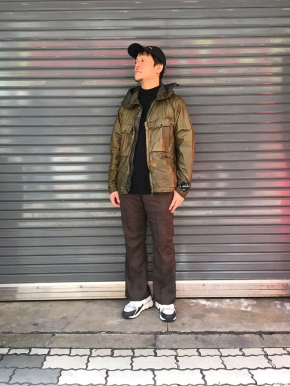 「シンプル、大人カジュアル、ラフ、ラクチンコーデ、春コーデ、春、スボーツミックス、カジュアル、カジュアルコーデ、デート」｜「C.P. COMPANYのアイテム（ジャケット/アウター、グリーン系）」を使った、SAKUMAさん（メンズ・170cm）の冬コーディネートの1枚目の写真