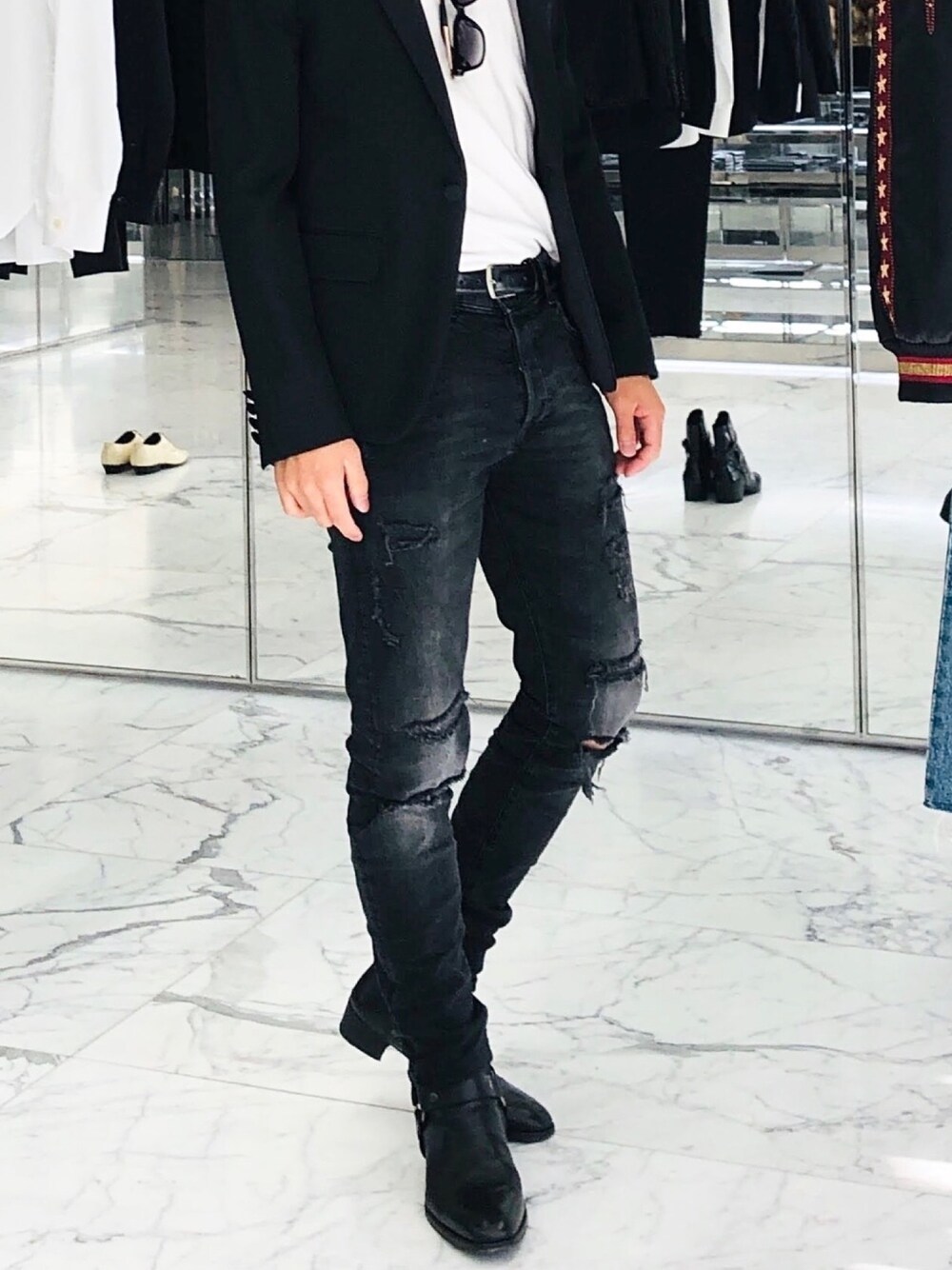「H&Mのアイテム（デニムパンツ、ブラック系）」を使った、Takuma さん（メンズ・175cm）の夏コーディネートの1枚目の写真