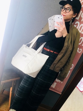 「肩掛け」｜「アイテム（MA-1）」を使った、サミ〜さん（レディース・153cm）の春コーディネート