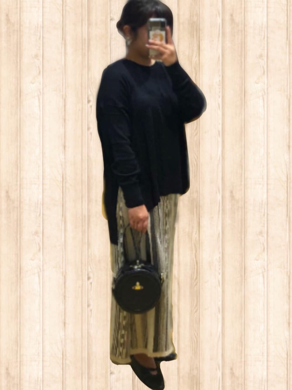 「SEVENDAYS＝SUNDAY、Vivienne Westwood、SCOTCLUB、シンプル、大人カジュアル、ラクチンコーデ、休日スタイル、シンプルコーデ、ブラック、ootd」｜「SEVENDAYS=SUNDAYの【2020春夏】バックテールニットプルオーバー＊（ニット/セーター、ブラック系）」を使った、ナルミさん（レディース・161cm）の春コーディネートの1枚目の写真