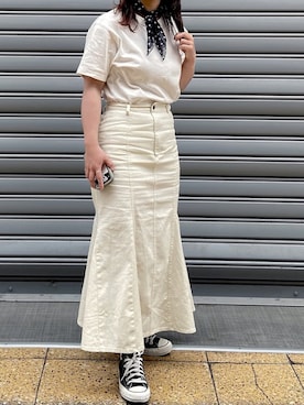「アイテム（デニムスカート、ホワイト系）」を使った、アサミさん（レディース・155cm）の春コーディネート