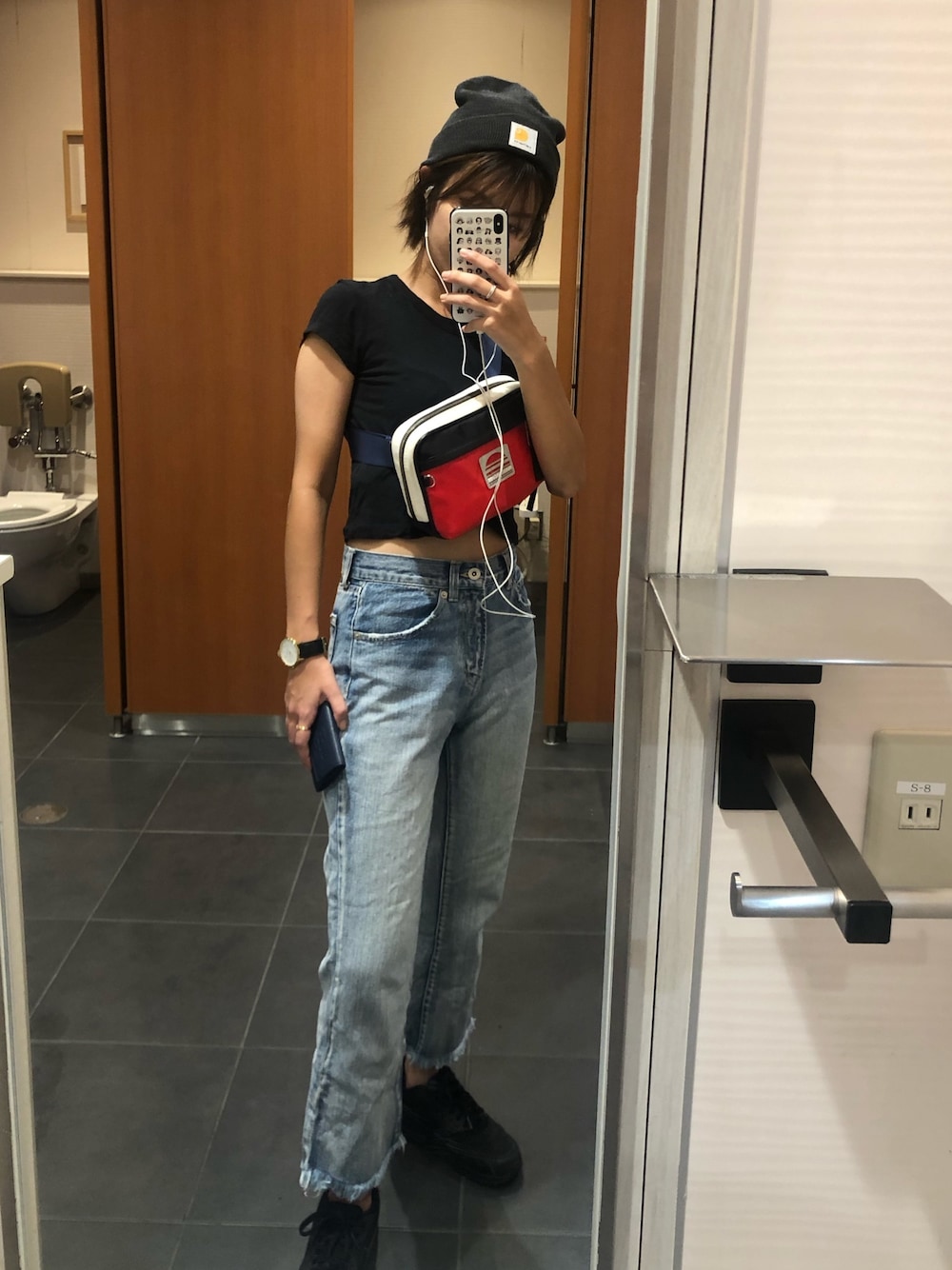「NIKEのアイテム（スニーカー、ブラック系）」を使った、rinoさん（レディース・160cm）の冬コーディネートの1枚目の写真