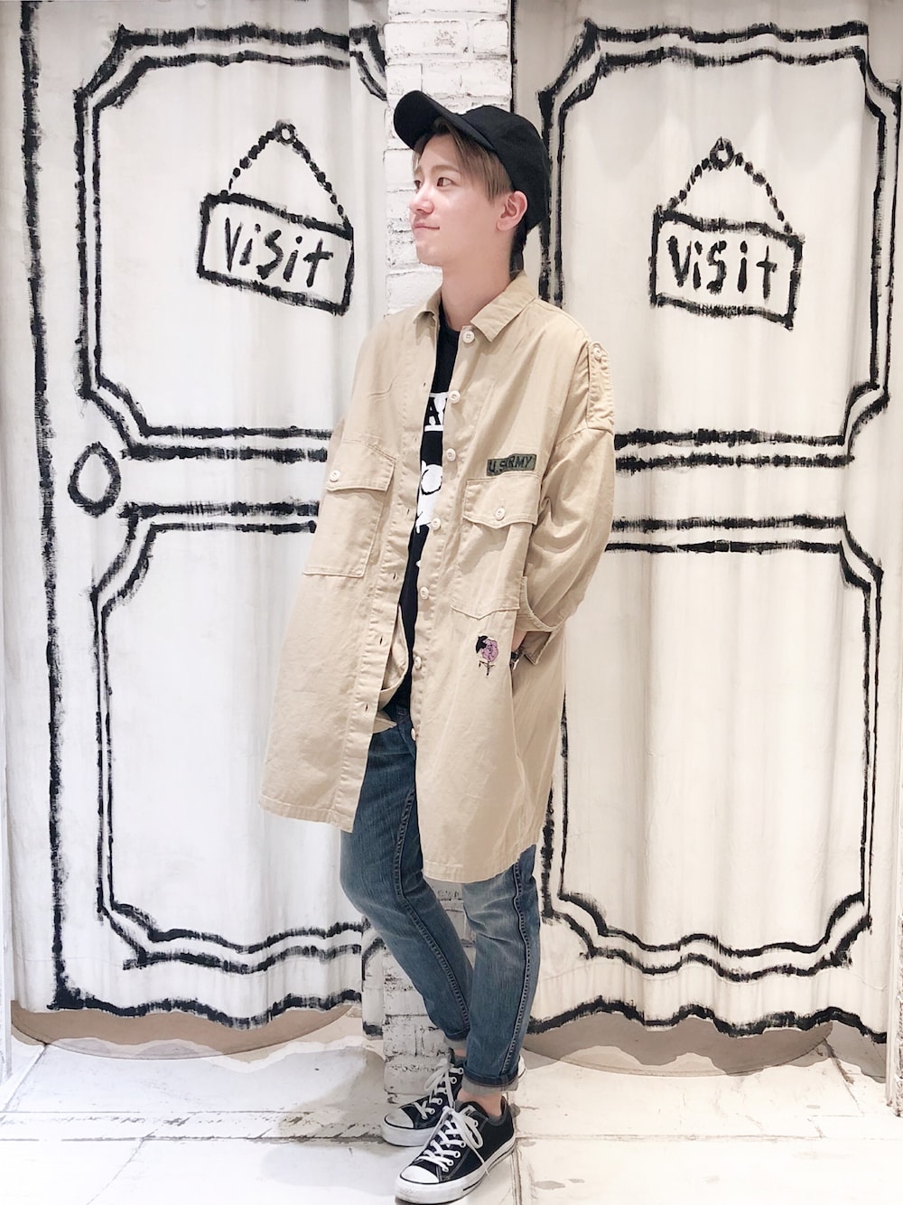 「RNA、RNAMEDIA、street、streetstyle、spring、スニーカー、ビッグシルエット、新宿、shinjuku、denim」｜「RNAのE4497 USED LIKEイニシャルCAP（キャップ、ブラック系）」を使った、しょうたさん（メンズ・164cm）の春コーディネートの1枚目の写真
