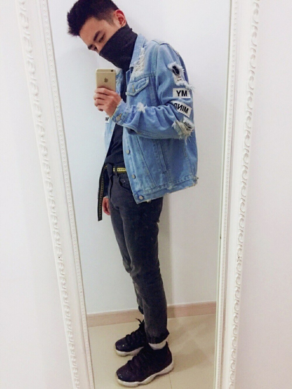 「MISBHVのアイテム（デニムジャケット、ブルー系）」を使った、大猫不是喵さん（メンズ・173cm）の春コーディネートの1枚目の写真