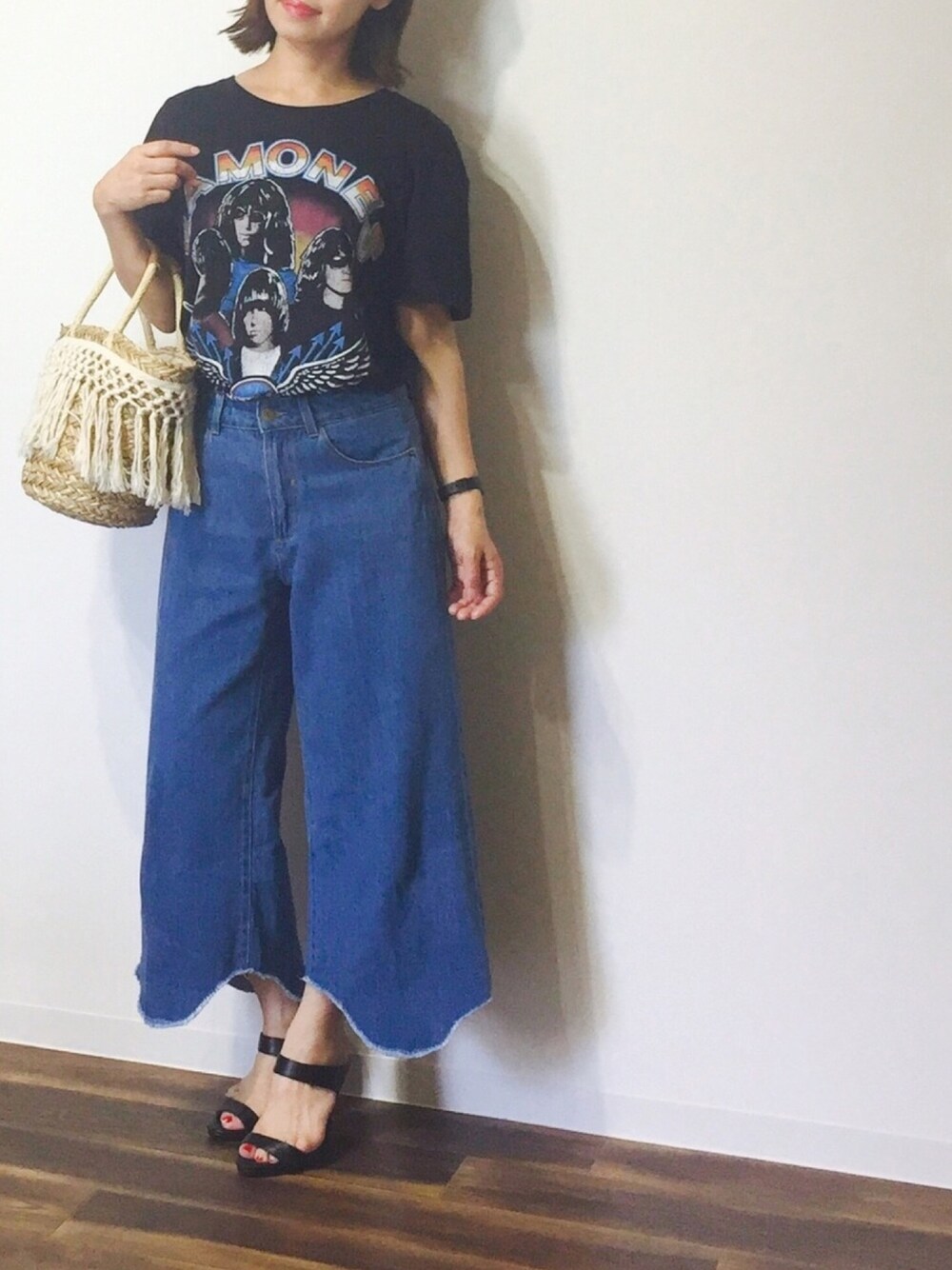 「カジュアルコーデ、大人カジュアル、ロックT、変形デニム」｜「ZARAのアイテム（Tシャツ/カットソー、ブラック系）」を使った、yu.さん（レディース・159cm）の春コーディネートの1枚目の写真