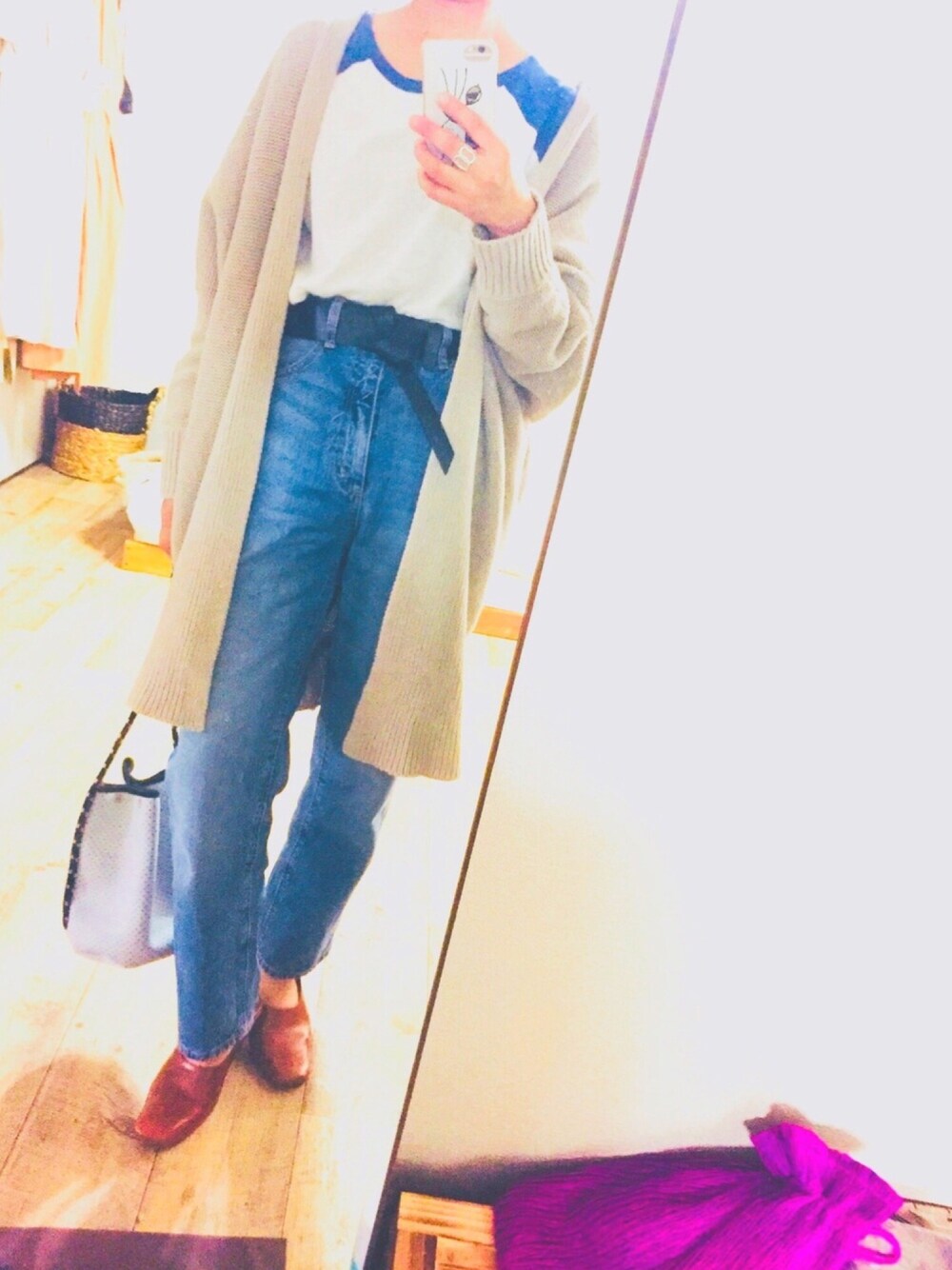 「大人カジュアル、ラグランTシャツ、ハイウエストデニム、GU、パンチング」｜「TODAYFULのコットンラグランT（Tシャツ/カットソー、ブルー系）」を使った、yu.さん（レディース・159cm）の春コーディネートの1枚目の写真