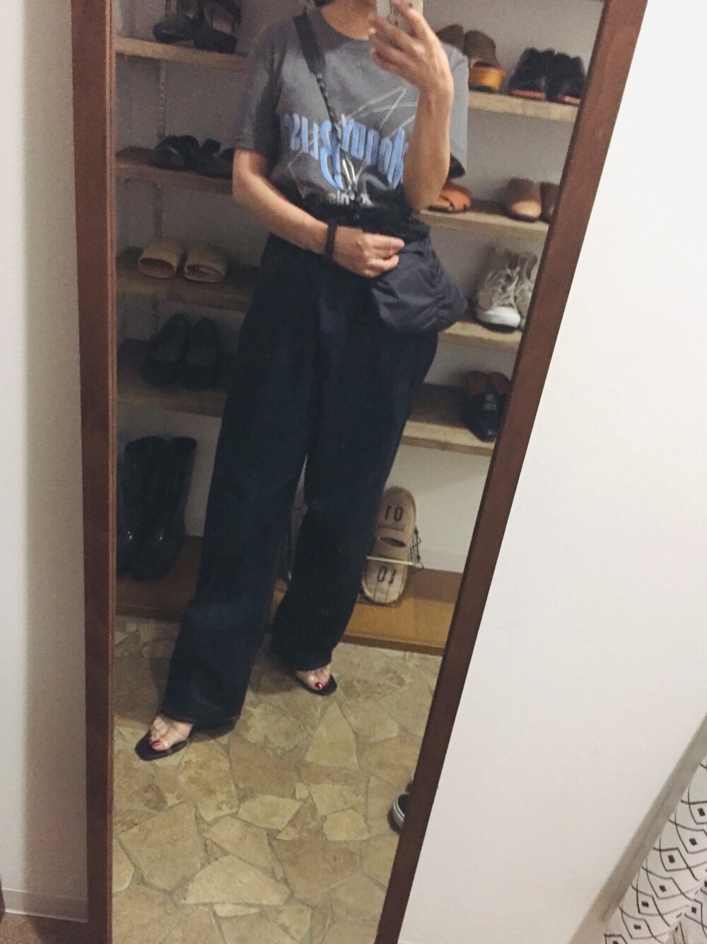 「大人カジュアル」｜「TODAYFULのアイテム（Tシャツ/カットソー、グレー系）」を使った、yu.さん（レディース・160cm）の夏コーディネートの1枚目の写真