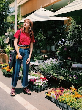 「赤Tシャツ」｜村田倫子さん（レディース・163cm）の夏コーディネート