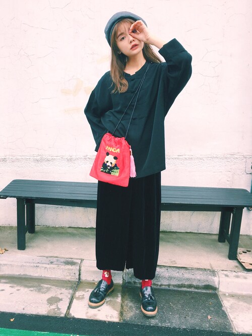村田倫子使用「DOUBLE NAME（チャイナボタンビッグプルオーバー）」的時尚穿搭