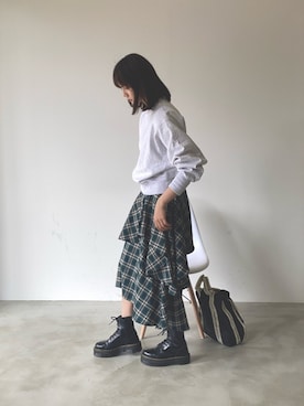 「beautiful people（ビューティフルピープル）のbeautiful people “SAIL CLOTH LOGOTAPE”ショルダートートバック（トートバッグ）」を使った、村田倫子さん（レディース・163cm）の春コーディネート