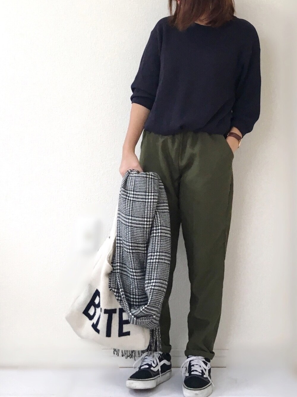 「休日スタイル、GU、ワッフルクルーネックＴ、グレンチェック、オールドスクール、チビーズ✳︎」｜「UNIQLOのアイテム（Tシャツ/カットソー、ベージュ系）」を使った、Ayako  さん（レディース・150cm）の秋コーディネートの1枚目の写真