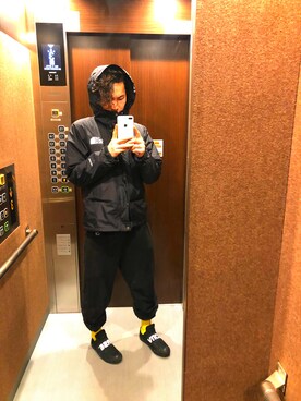 「Champion（チャンピオン）のアイテム（スラックス）」を使った、Yuya Kwhrさん（メンズ・171cm）の冬コーディネート