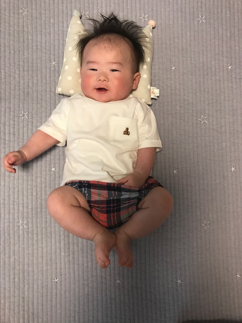 「赤ちゃん、男の子、夏服」｜「babyGAPのアイテム（Tシャツ/カットソー、ホワイト系）」を使った、Haruさん（キッズ・60cm）の春コーディネートの1枚目の写真