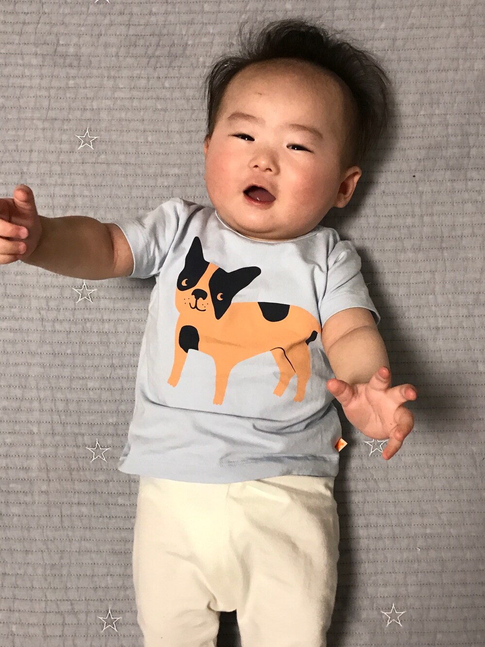 「赤ちゃん、男の子、夏コーデ」｜「tinycottonsのアイテム（Tシャツ/カットソー、ブルー系）」を使った、Haruさん（キッズ・60cm）の夏コーディネートの1枚目の写真