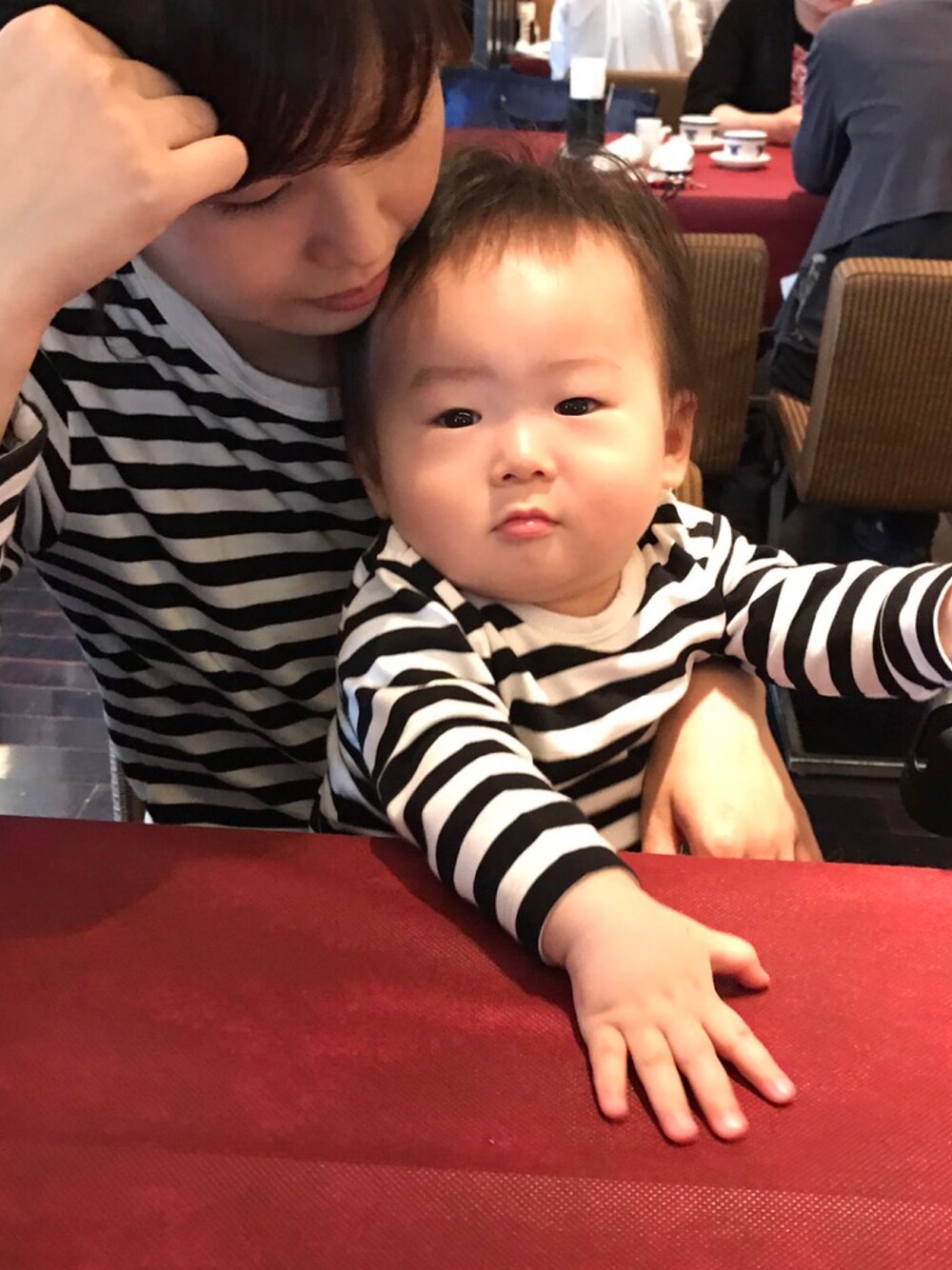 「9カ月、赤ちゃん、男の子、ペアルック」｜「agnes b.のアイテム（Tシャツ/カットソー、ホワイト系）」を使った、Haruさん（キッズ・60cm）の秋コーディネートの1枚目の写真