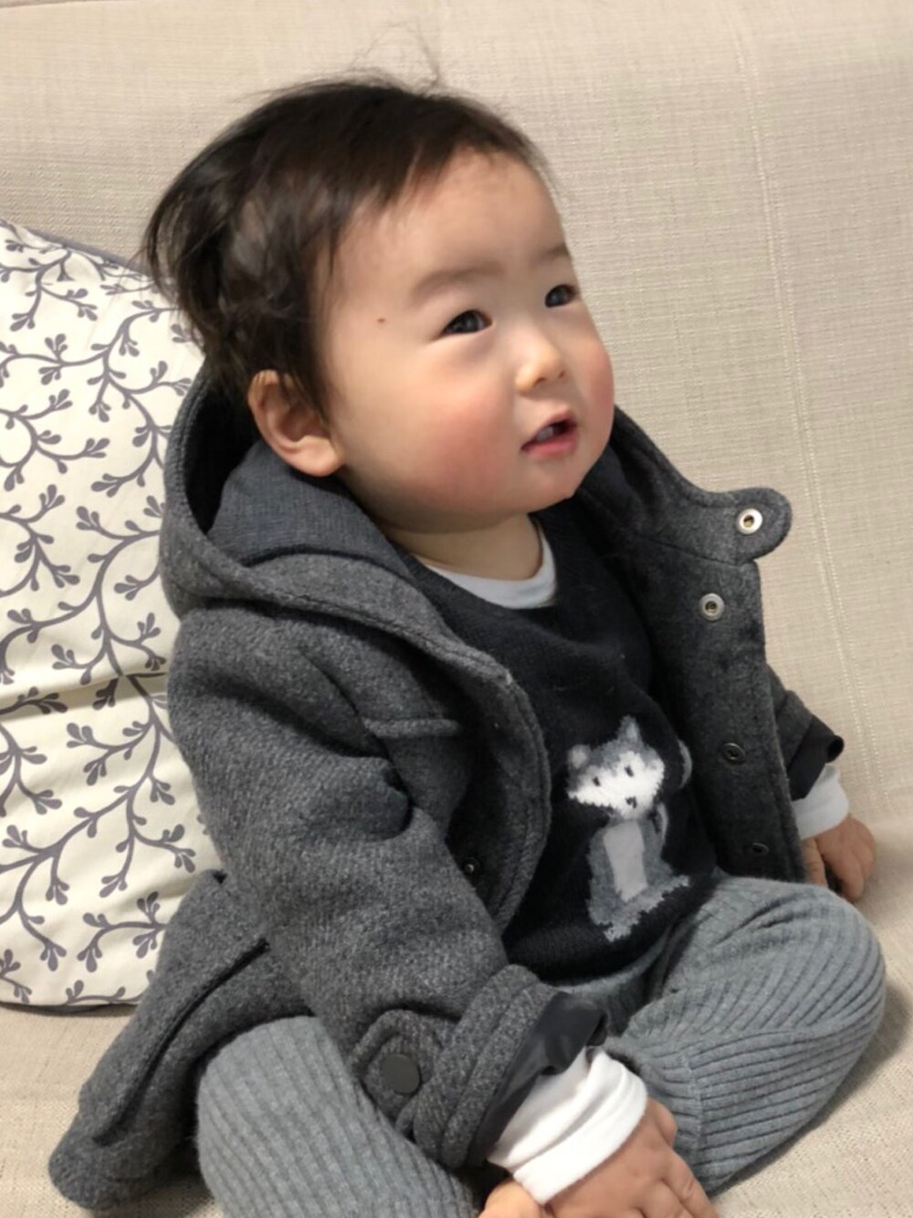 「一歳、オールグレー、キッズコーデ、男の子」｜「ZARA KIDSのアイテム（ダッフルコート、グレー系）」を使った、Haruさん（キッズ・60cm）の冬コーディネートの1枚目の写真
