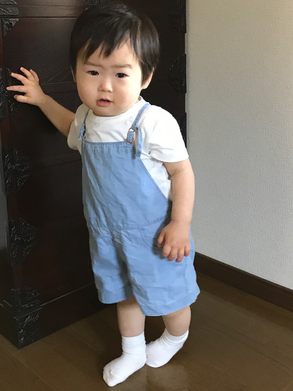 「1歳、男の子、夏コーデ」｜「tinycottonsのアイテム（サロペット/オーバーオール、ブルー系）」を使った、Haruさん（キッズ・80cm）の夏コーディネートの1枚目の写真