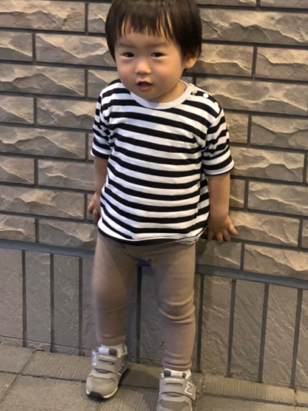 「1歳9ヶ月、男の子、秋」｜「agnes b.のJ008 L TS（Tシャツ/カットソー、ブラック系）」を使った、Haruさん（キッズ・80cm）の秋コーディネートの1枚目の写真