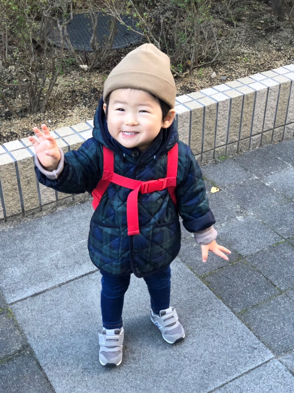 「1才10ヶ月、男の子、ピース」｜「無印良品のアイテム（ブルゾン、その他）」を使った、Haruさん（キッズ・80cm）の秋コーディネートの1枚目の写真