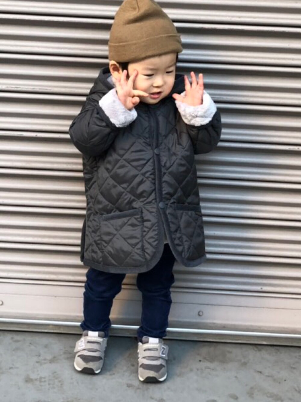 「男の子、11ヶ月、アウターコーデ」｜「LAVENHAMのアイテム（ジャケット/アウター、グレー系）」を使った、Haruさん（キッズ・80cm）の秋コーディネートの1枚目の写真