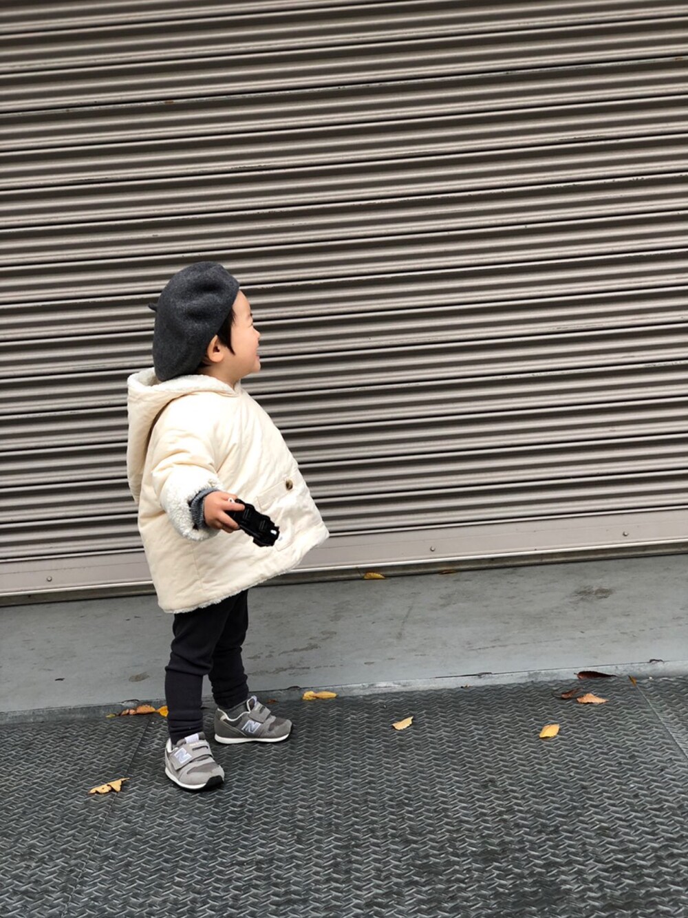 「1歳11ヶ月、男の子、冬コーデ、プラレール」｜「BONTONのアイテム（ジャケット/アウター、ホワイト系）」を使った、Haruさん（キッズ・80cm）の秋コーディネートの1枚目の写真