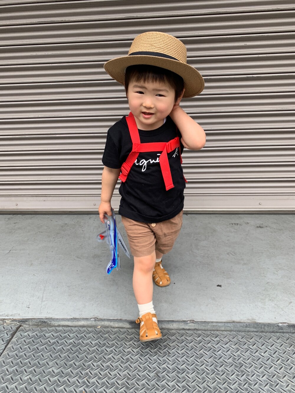 「2歳6ヶ月、男の子、色白男子、アニエスベー」｜「agnes b.のS137 L TS　ロゴTシャツ（Tシャツ/カットソー、ブラック系）」を使った、Haruさん（キッズ・74cm）の夏コーディネートの1枚目の写真