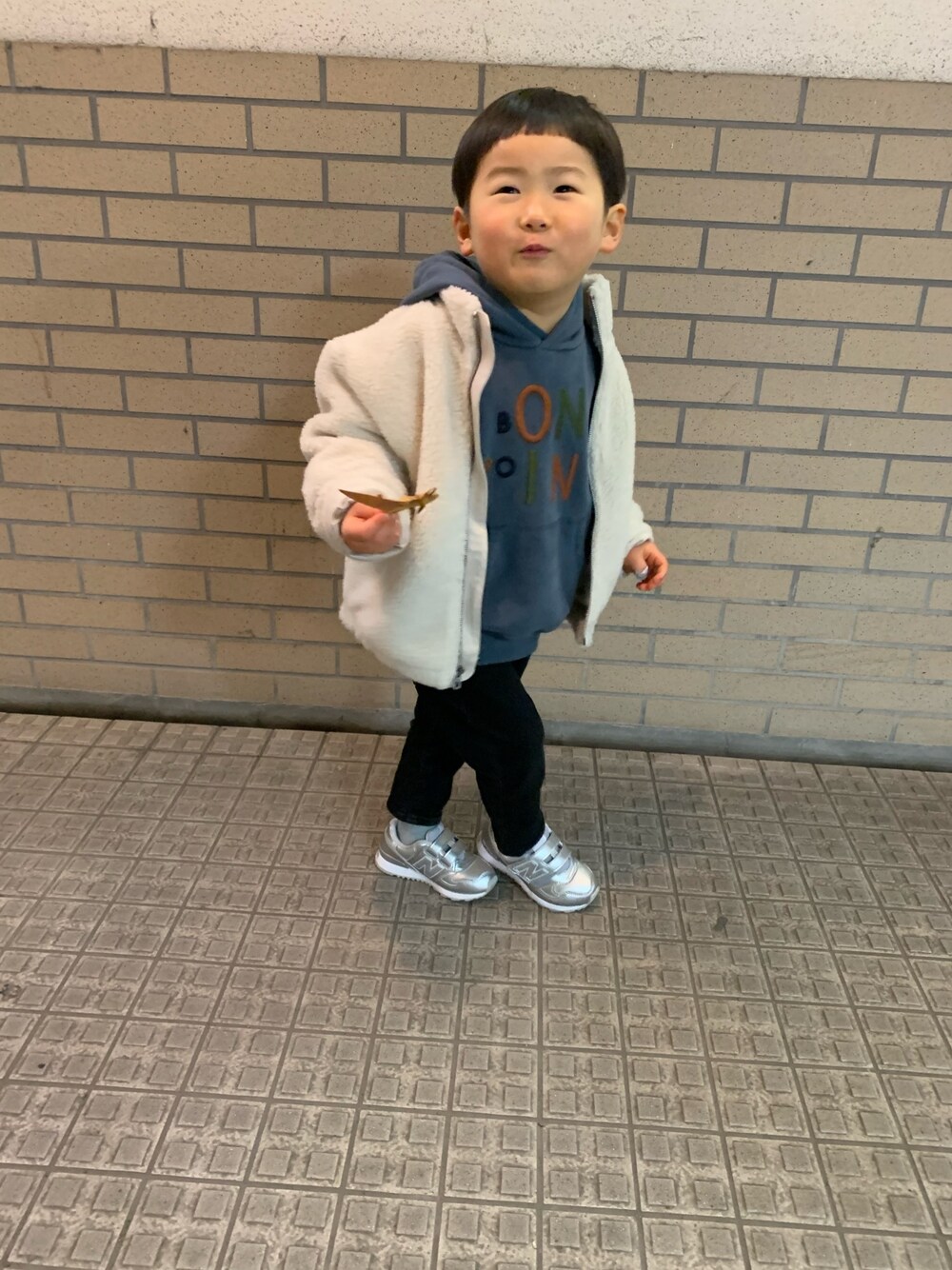 「4歳男の子、プテラノドン」｜「こども ビームスのNEW BALANCE / PO 313L HO（17～21.5cm）（スニーカー、シルバー系）」を使った、Haruさん（キッズ・100cm）の冬コーディネートの1枚目の写真