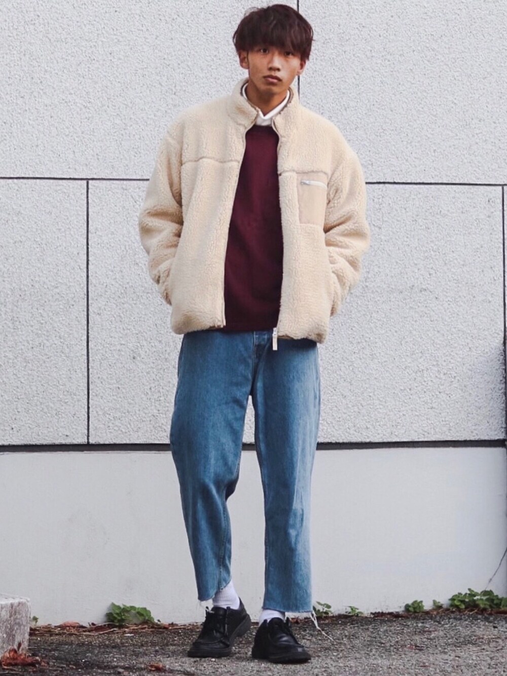 「やっぱりストリートが好き、秋コーデ、お洒落さんとつながりたい、ボア、ボアジャケット、デニムパンツ、春カラー、ボアブルゾン、大人カジュアル、スタッフセンバツ」｜「RAGEBLUEのボアスタンドブルゾン/852106（ブルゾン、ホワイト系）」を使った、Ryotaさん（メンズ・176cm）の秋コーディネートの1枚目の写真