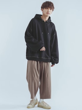 「epnok（エプノック）のアイテム（パーカー）」を使った、Ryotaさん（メンズ・176cm）の秋コーディネート