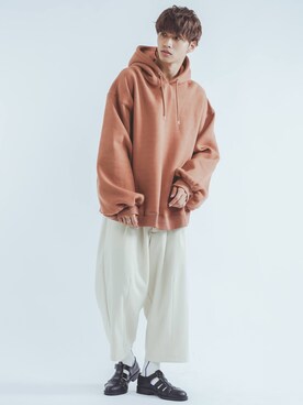 「epnok（エプノック）のアイテム（パーカー）」を使った、Ryotaさん（メンズ・176cm）の秋コーディネート
