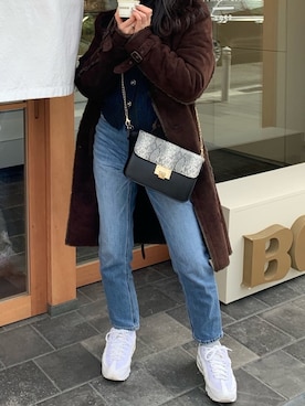 「travel」｜「アイテム（スニーカー）」を使った、Shiori さん（レディース・155cm）の冬コーディネート