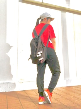 「GU（ジーユー）のアイテム（Tシャツ/カットソー、レッド系）」を使った、もえさん（レディース・153cm）の夏コーディネート