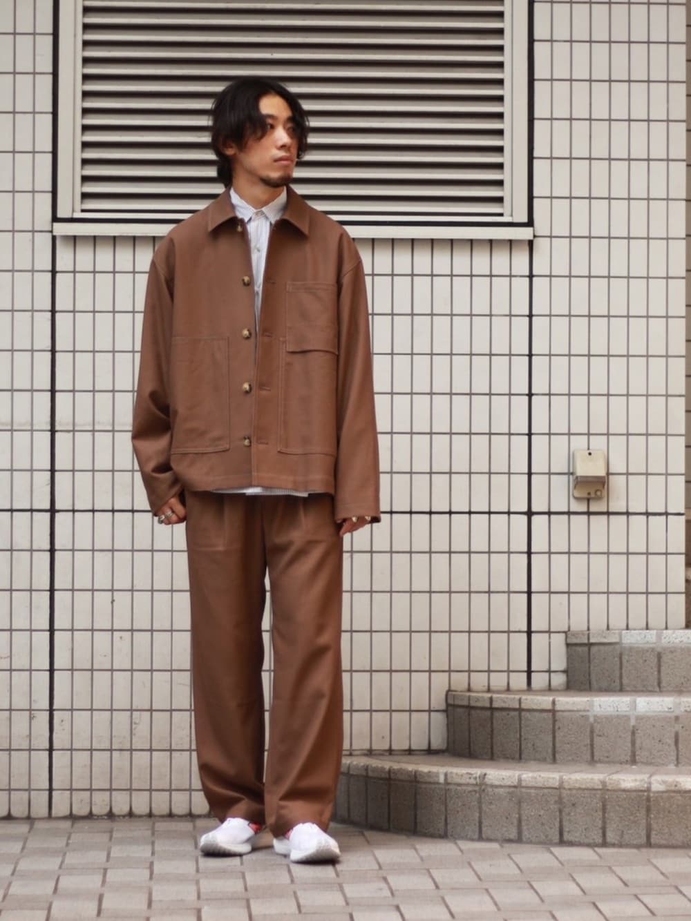 「シンプル、キレイめコーデ、キレイめ、taupe、トープ、大人コーデ、セットアップ、Lui's、NEWBALANCE、スニーカー」｜「TAUPEのアイテム（ジャケット/アウター、ブラウン系）」を使った、lui's_yoshitaroさん（メンズ・176cm）の夏コーディネートの1枚目の写真