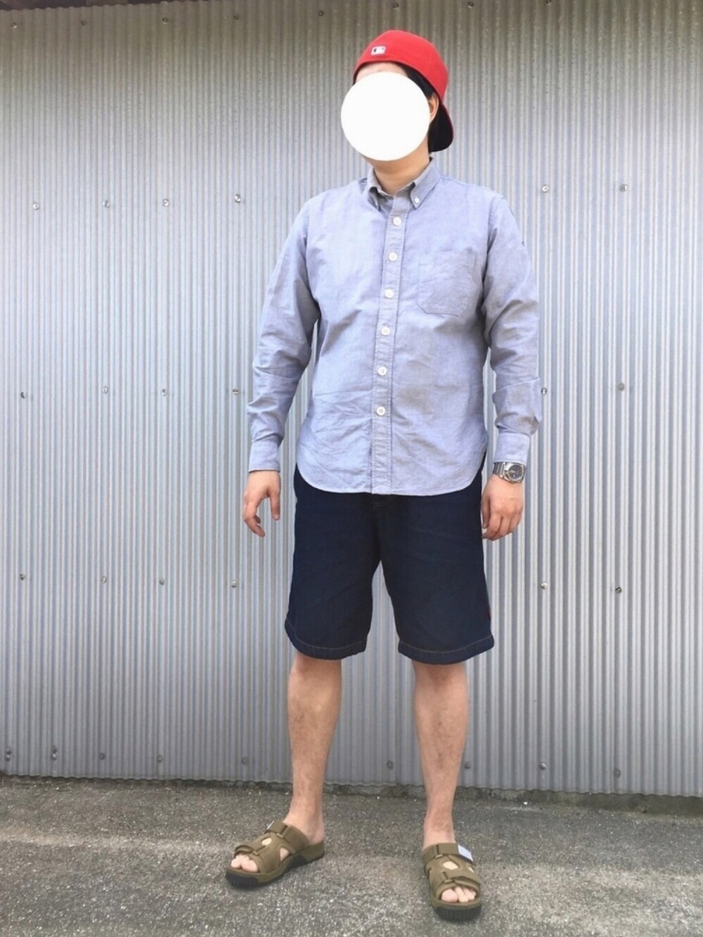 「シンプルコーデ、後ろかぶり、SHAKA、サンダル、長袖シャツ、FAT、短パン、stussy」｜「SHAKAの別注カラー有【SHAKA / シャカ】CHILL OUT（サンダル、グリーン系）」を使った、EI-SUKEさん（メンズ・180cm）の春コーディネートの1枚目の写真