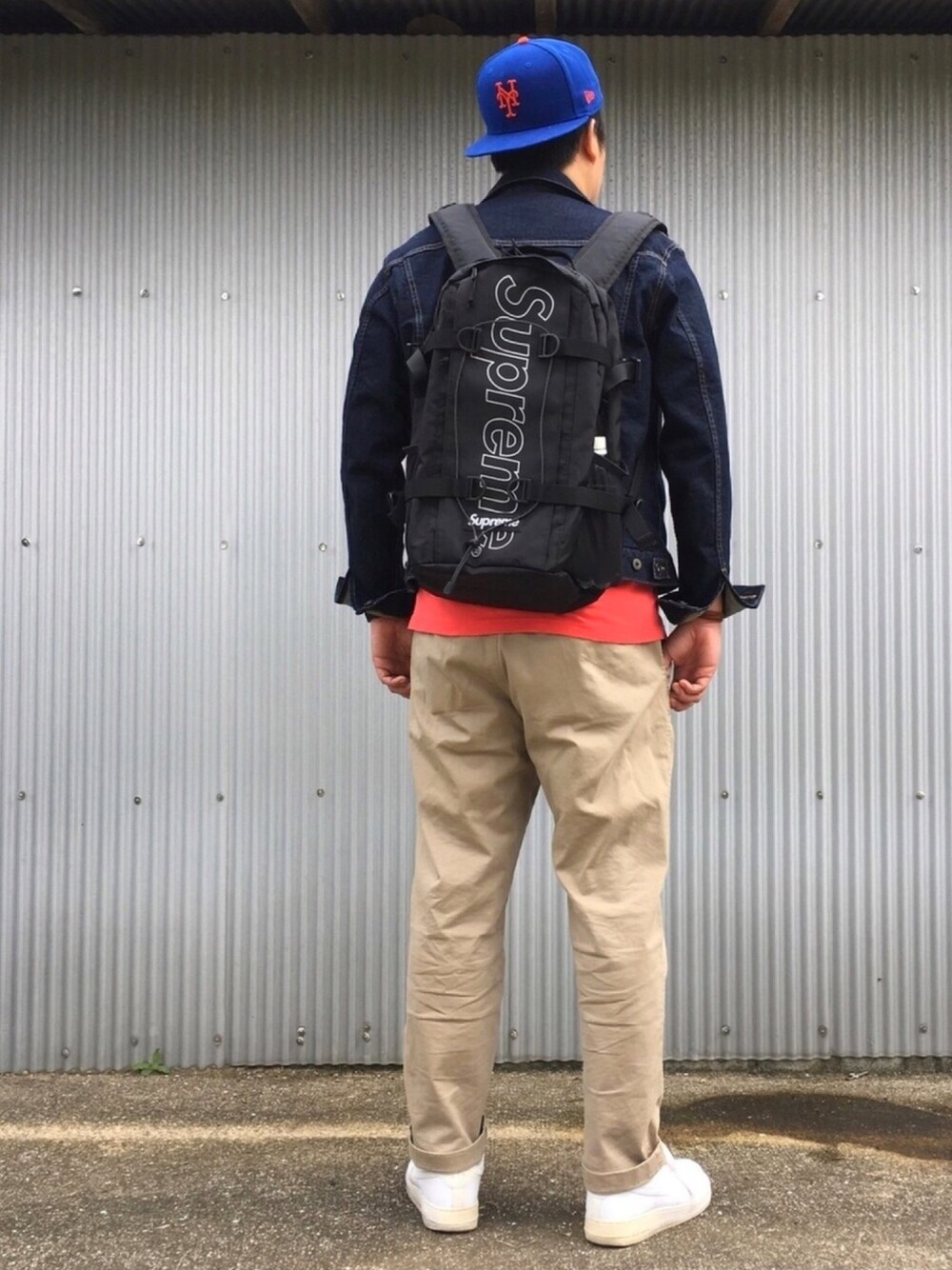 「supreme、バックパック、ジージャン、チノパン、UNIQLO、バックショット、秋、NIKE」｜「NIKEのNIKE  ナイキ　AIR FORCE 1 '07  エアフォース  1 '07　 315122-111　 WHITE/WHITE（スニーカー、ホワイト系）」を使った、EI-SUKEさん（メンズ・180cm）の秋コーディネートの1枚目の写真