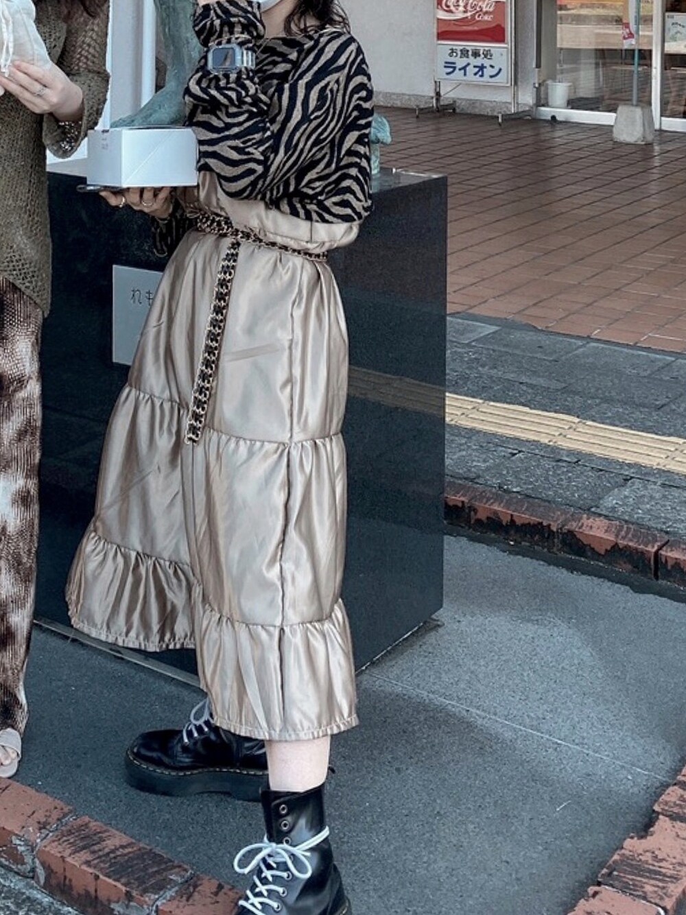 「秋のマイ旬スタイル、レイヤードスタイル、おしゃれさんと繋がりたい、ブーツ、ティアードワンピース、洋裁」｜「Dr. MartensのDr.Martens Jadon_mtn（ブーツ、ブラック系）」を使った、おごさん（レディース・148cm）の秋コーディネートの1枚目の写真