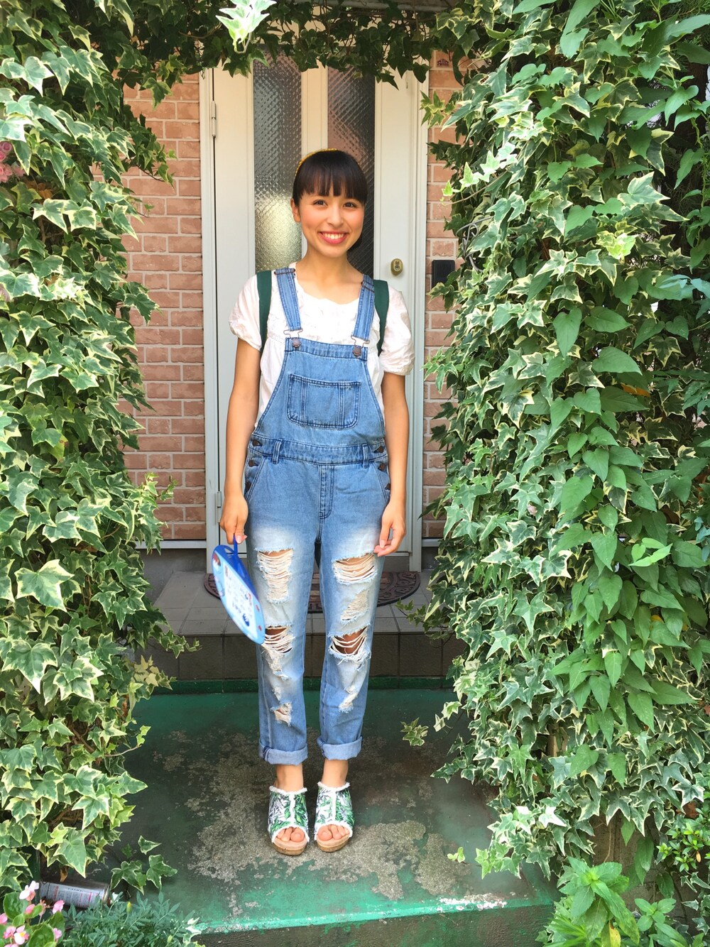 「GUのアイテム（サロペット/オーバーオール、ブルー系）」を使った、さらさん（レディース・154cm）の夏コーディネートの1枚目の写真
