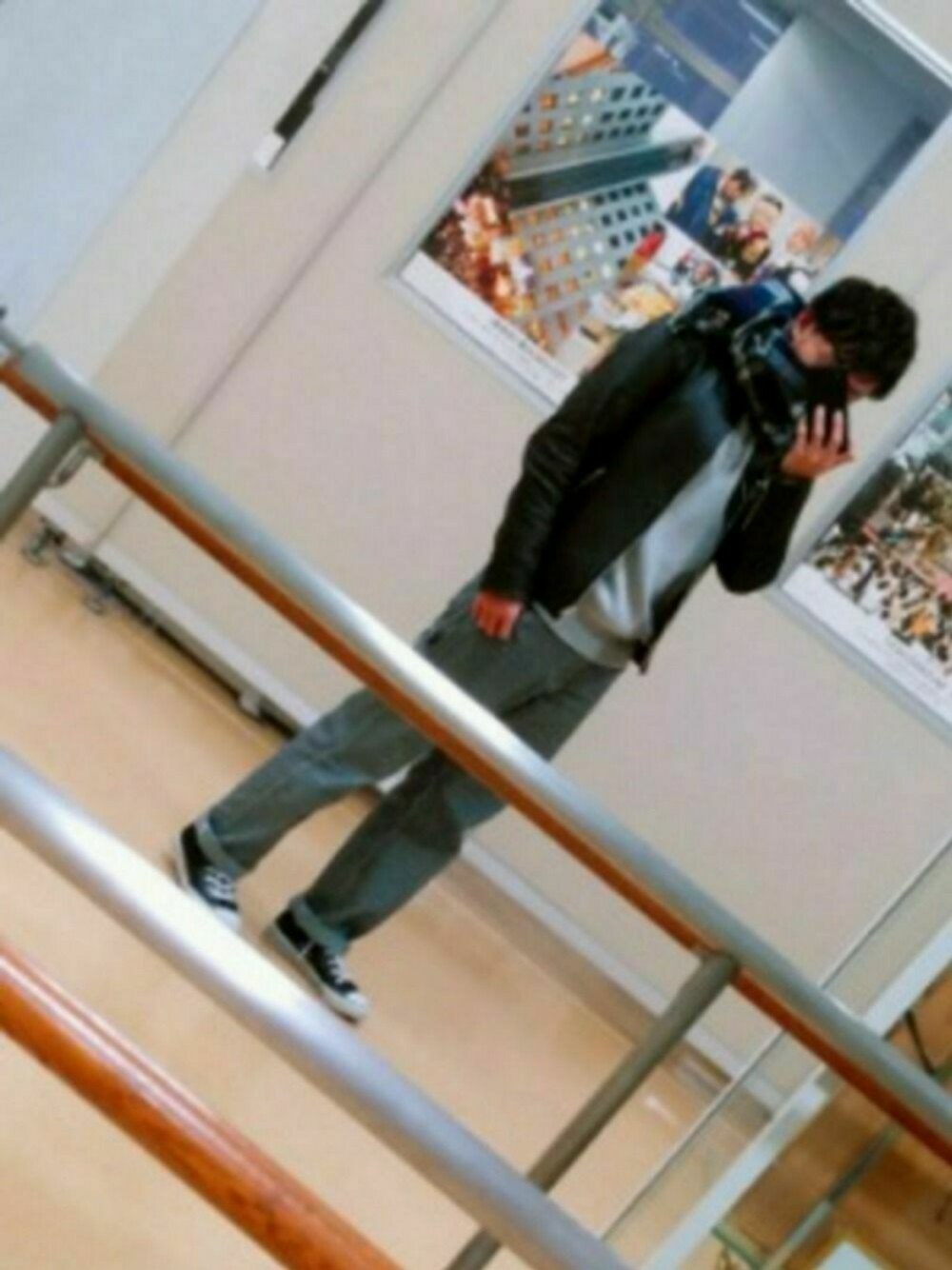 「秋のコーデ、いいね、save、フォローお願いします🤑、ワイドデニム、大学生、低身長、おしゃれさんと繋がりたい、LIDnM、コメントでアドバイザーしてます」｜「GUのアイテム（デニムパンツ、ブルー系）」を使った、なーかわさん（メンズ・165cm）の冬コーディネートの1枚目の写真