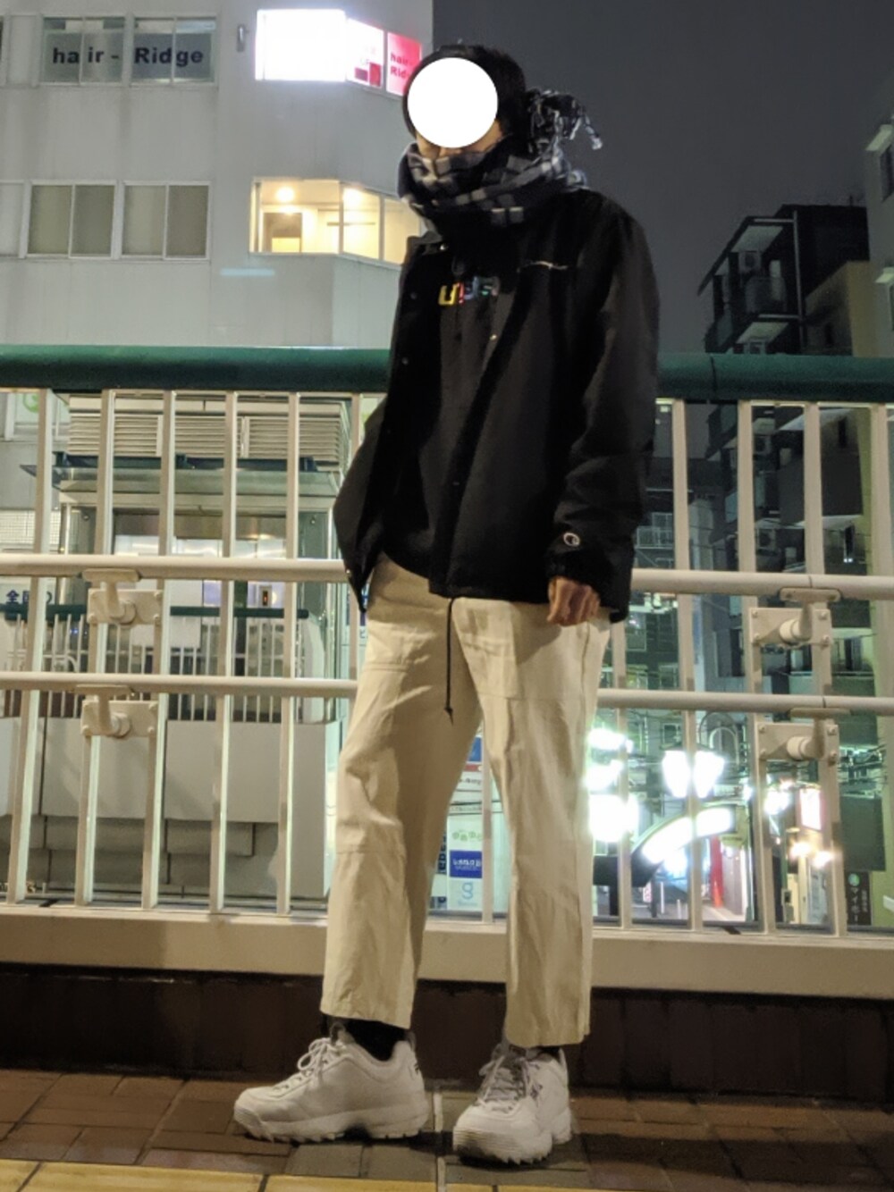 「春コーデ、おしゃれさんと繋がりたい、ワイドパンツ、コーチジャケット、冬コーデ、いいね、save、フォローお願いします🤑」｜「MONO-MARTの大判ロングストールマフラー（ストール/ショール、ブルー系）」を使った、なーかわさん（メンズ・165cm）の冬コーディネートの1枚目の写真