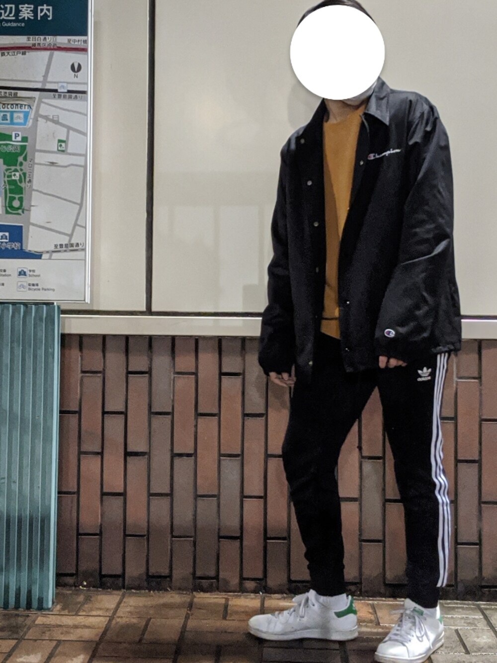 「おしゃれさんと繋がりたい、カジュアル、ニット、スポーツミックス、春コーデ、スニーカー、いいね、save、フォローお願いします🤑、プチプラ」｜「UNIQLOのコットンカシミヤクルーネックセーター（長袖）＋E（ニット/セーター、イエロー系）」を使った、なーかわさん（メンズ・165cm）の春コーディネートの1枚目の写真