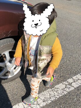 「アイテム（ダウンベスト）」を使った、くすむさん（キッズ・90cm）の冬コーディネート