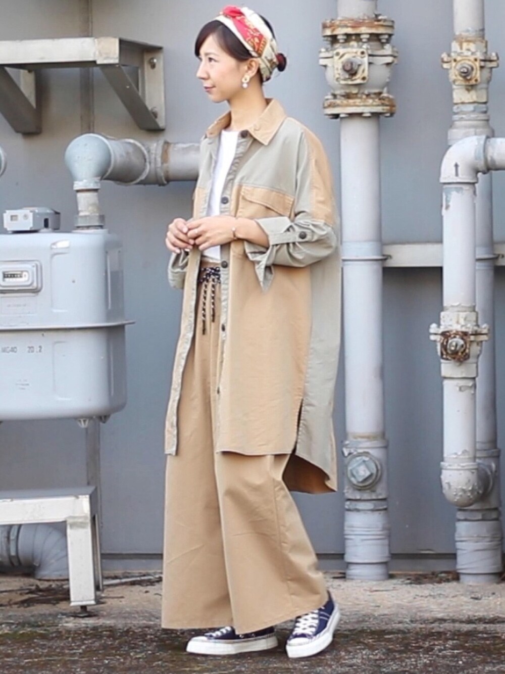 「秋冬コーデ、大人カジュアル、秋コーデ、カジュアルコーデ、プチプラコーデ、バンダーナ、ZARA、セットアップ、HERMES、ベージュコーデ」｜「ZARAのアイテム（シャツ/ブラウス、ベージュ系）」を使った、ユキさん（レディース・158cm）の秋コーディネートの1枚目の写真