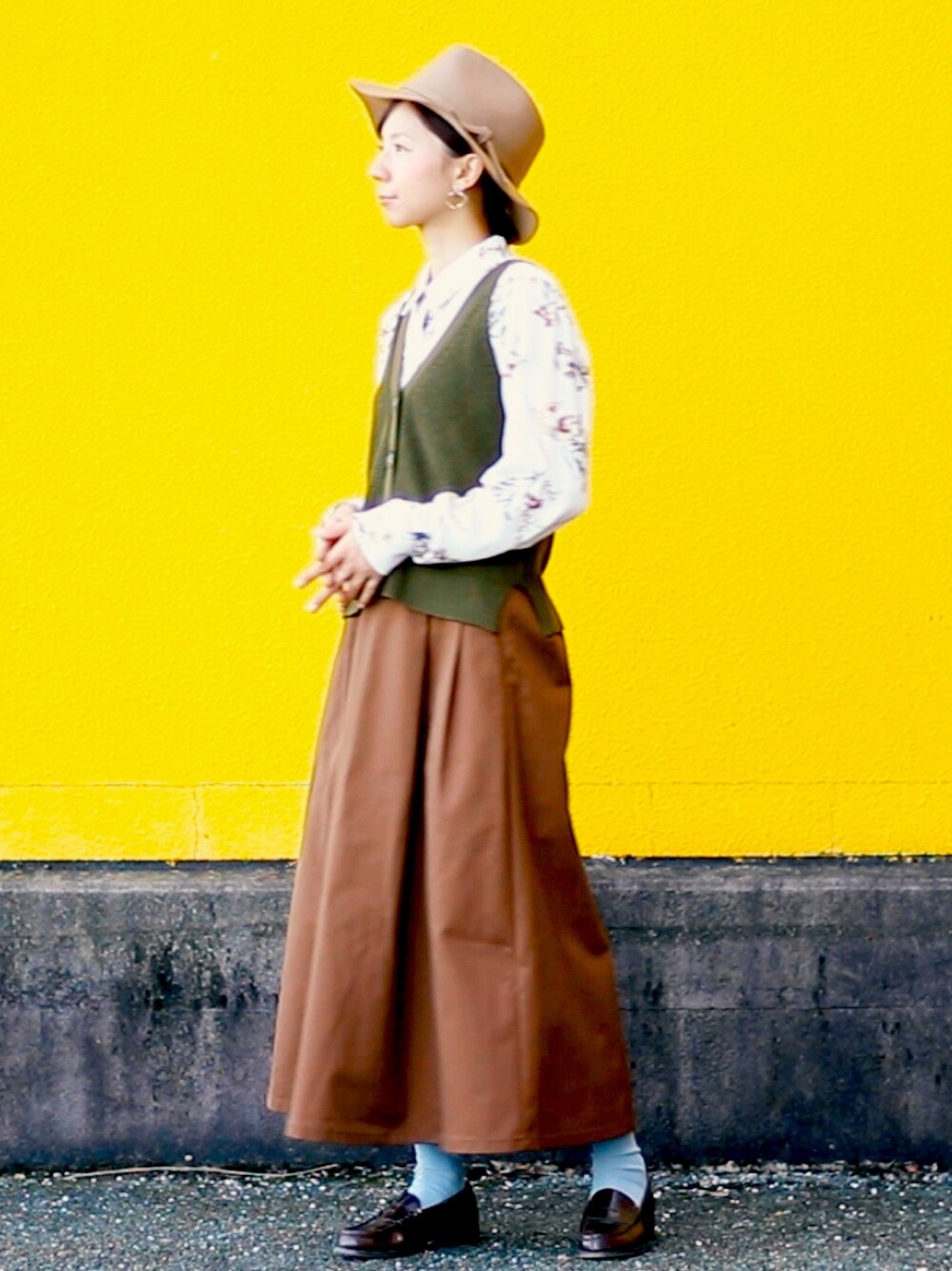 「秋コーデ、オトナカジュアル、UNIQLO、ootd、プチプラ、ローファー×靴下、H&M、GU、中折れハット、ニットキャミソール」｜「H&Mのアイテム（ベスト、グリーン系）」を使った、ユキさん（レディース・158cm）の秋コーディネートの1枚目の写真