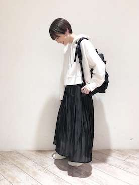 「ジーナシス」｜「アイテム（パーカー）」を使った、KINAさん（レディース・160cm）の春コーディネート
